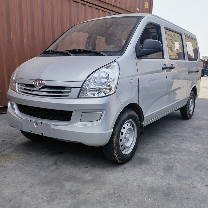 कीटन एम 70 मिनीव्हन